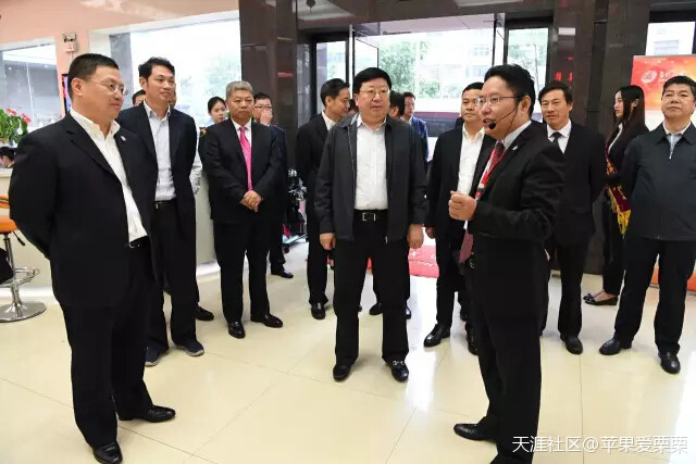 财富证券：湖南省委常委陈向群视察调研湖南财信金控集团