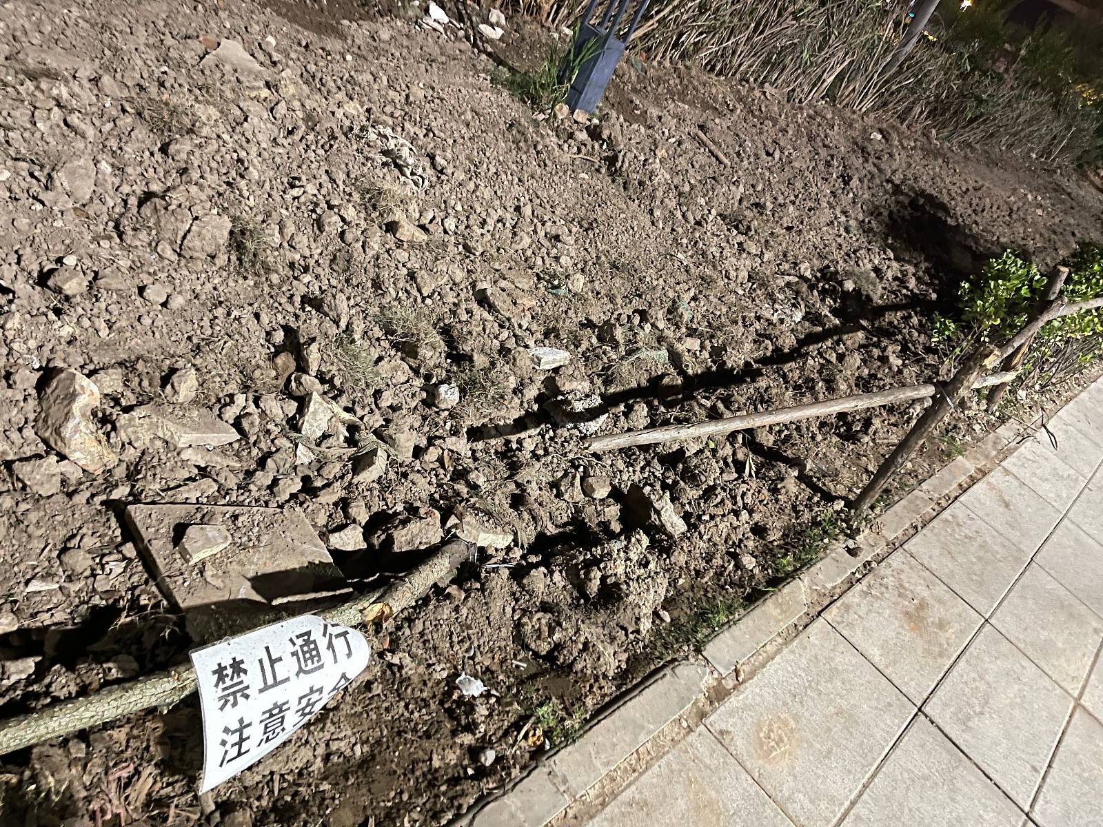 武汉市民担心小区有夹竹桃<strong></p>
<p>银泰证券</strong>，园林部门：它降尘减噪，但汁液有毒，千万不要碰