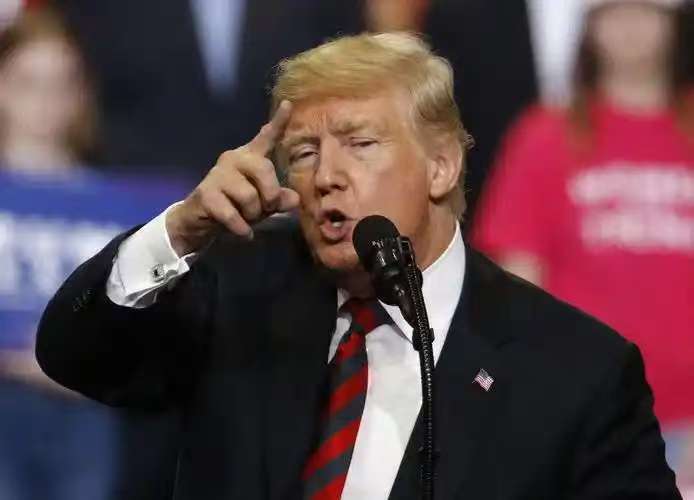 特朗普发动清算<strong></p>
<p>BTC交易APP下载</strong>，1300名反华分子收到通知，卷铺盖走人一个不留