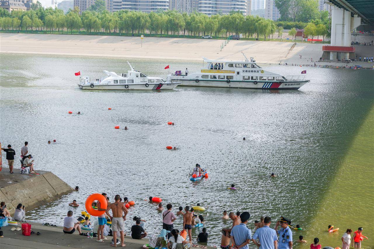 武汉多部门联合行动并提醒市民：远离两江通航水域<strong></p>
<p>BTC交易APP下载</strong>，莫让消暑变险情