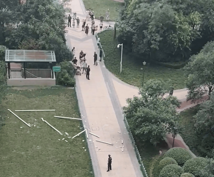 西安通报“水管高空坠落砸中婴儿车”：疑因大风吹落导致<strong></p>
<p>泰达币交易APP下载</strong>，受伤婴儿仍在救治中