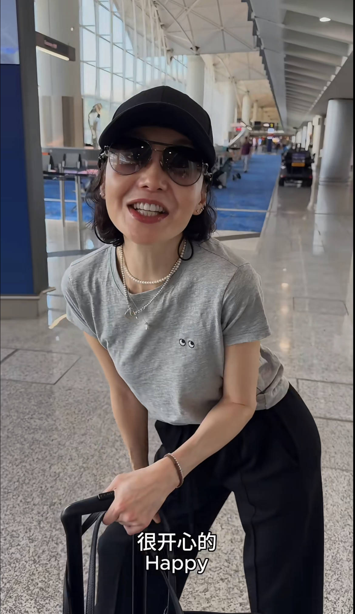 60岁张曼玉突然营业<strong></p>
<p>泰达币交易APP下载</strong>，穿79元T恤配10万珠宝，生活如此鲜活松弛！