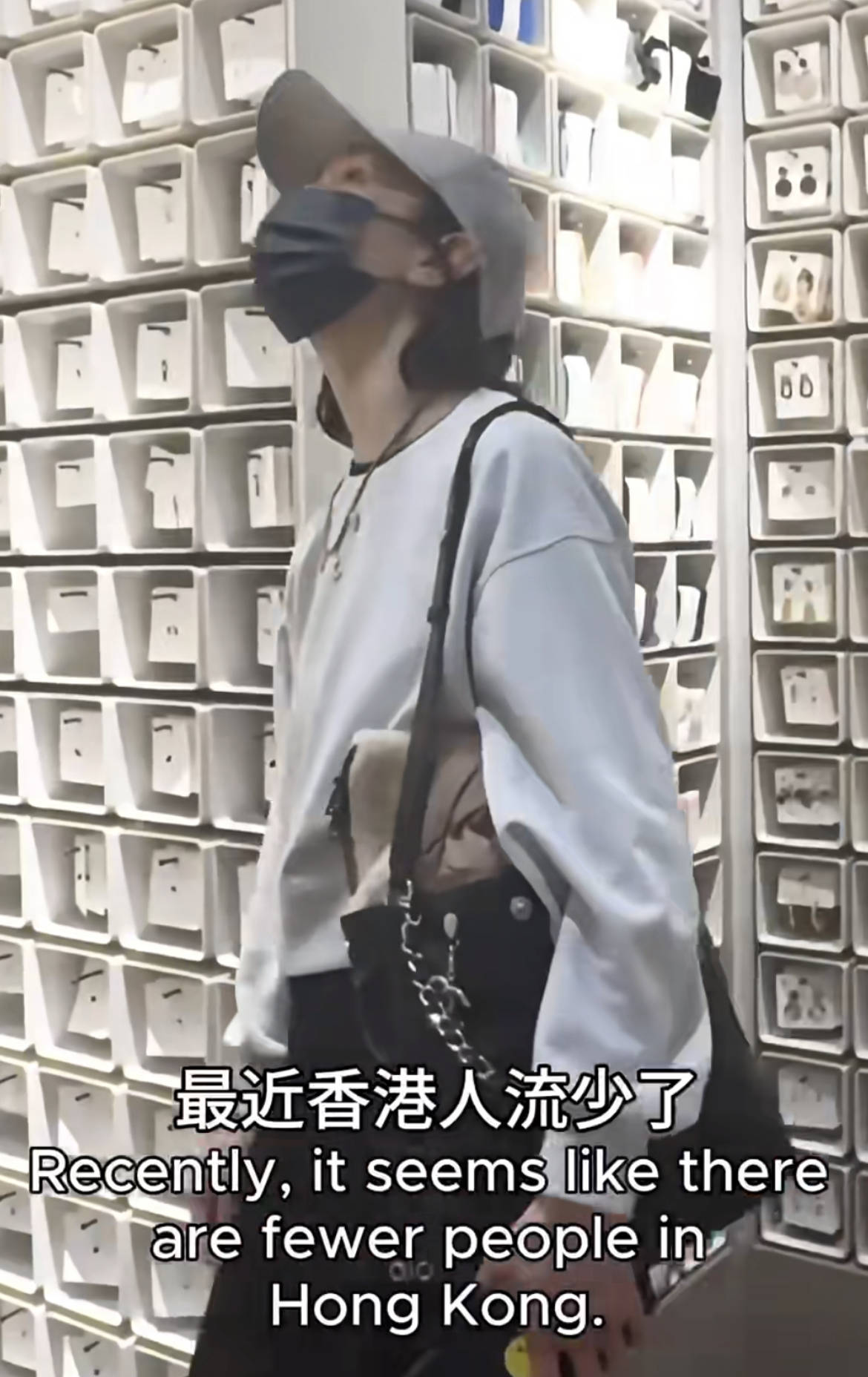 60岁张曼玉突然营业<strong></p>
<p>泰达币交易APP下载</strong>，穿79元T恤配10万珠宝，生活如此鲜活松弛！