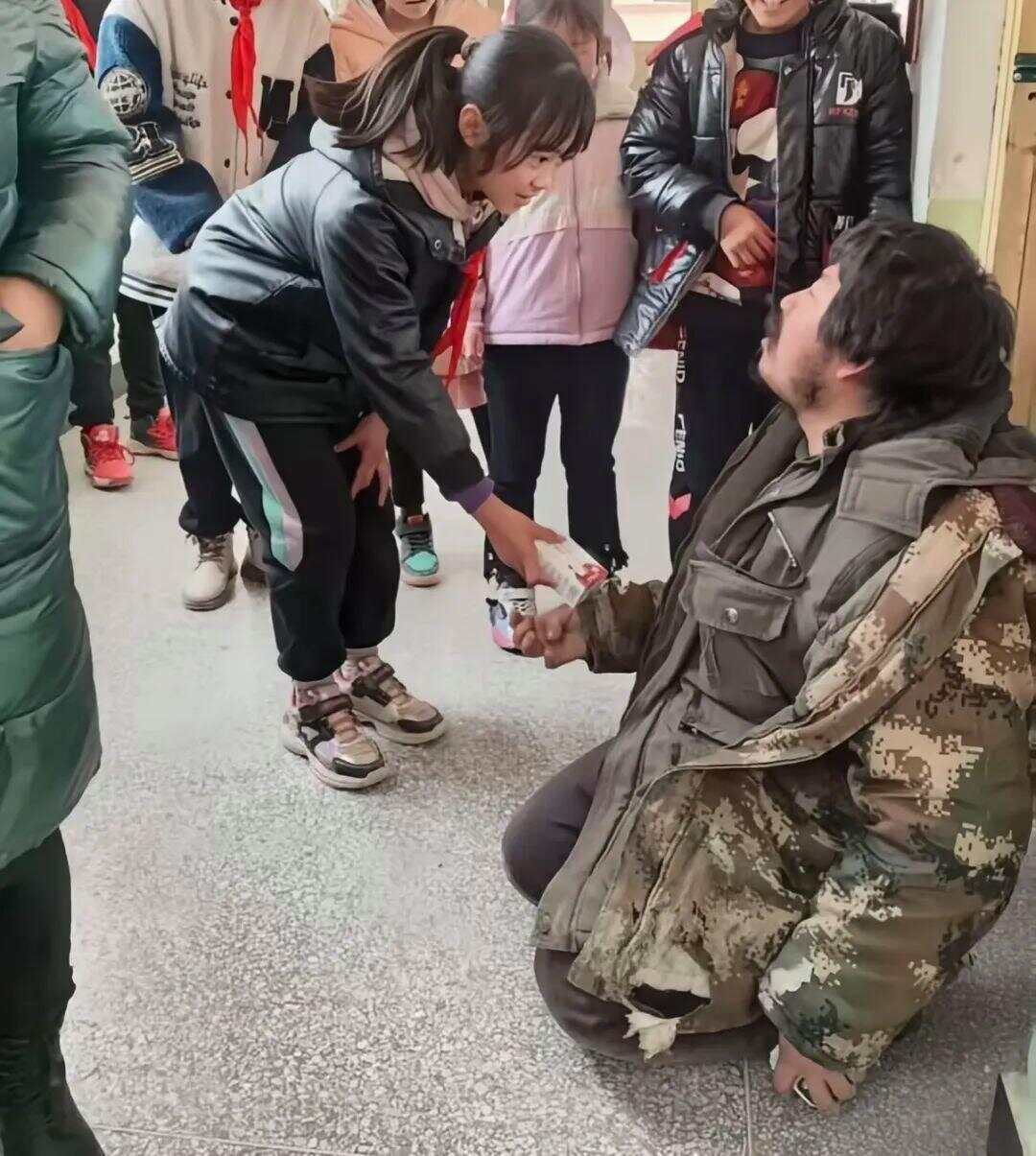 遗憾！受拾荒者资助感动全网女孩意外去世<strong></p>
<p>币安币交易APP下载</strong>，此前两人相见泪流满面感动全网