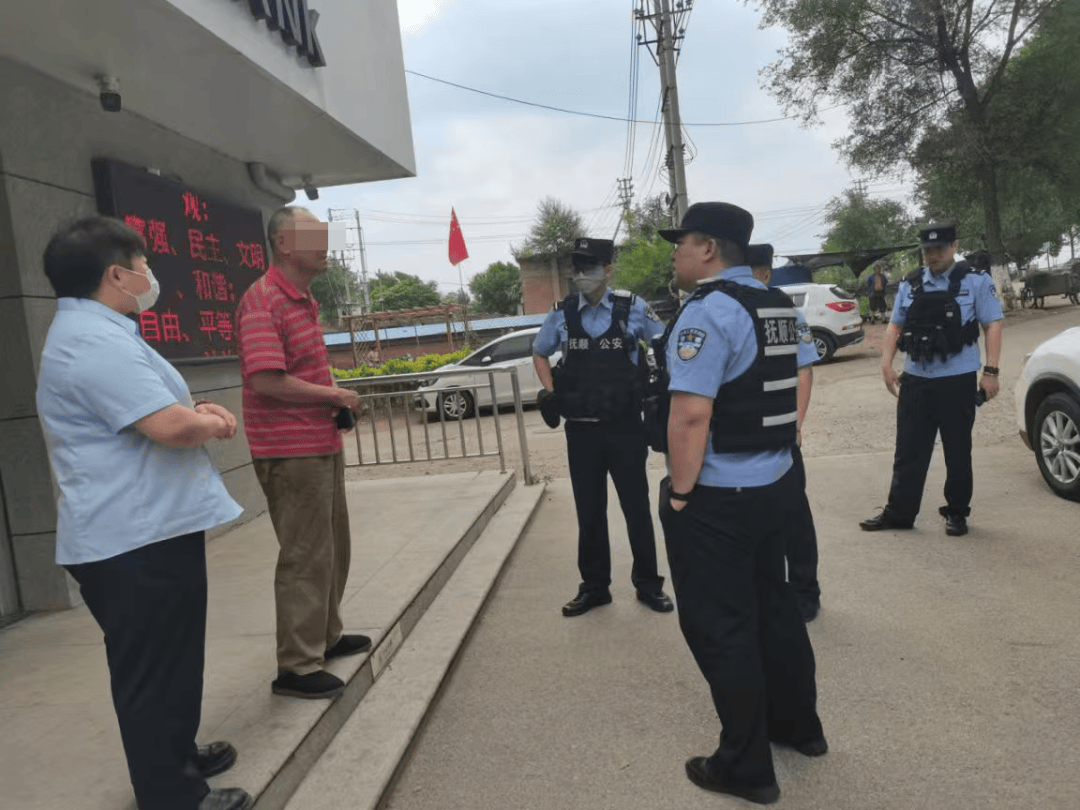 男子携7张定期存单要提前取款<strong></p>
<p>比特现金交易APP下载</strong>，银行柜员发现疑点……