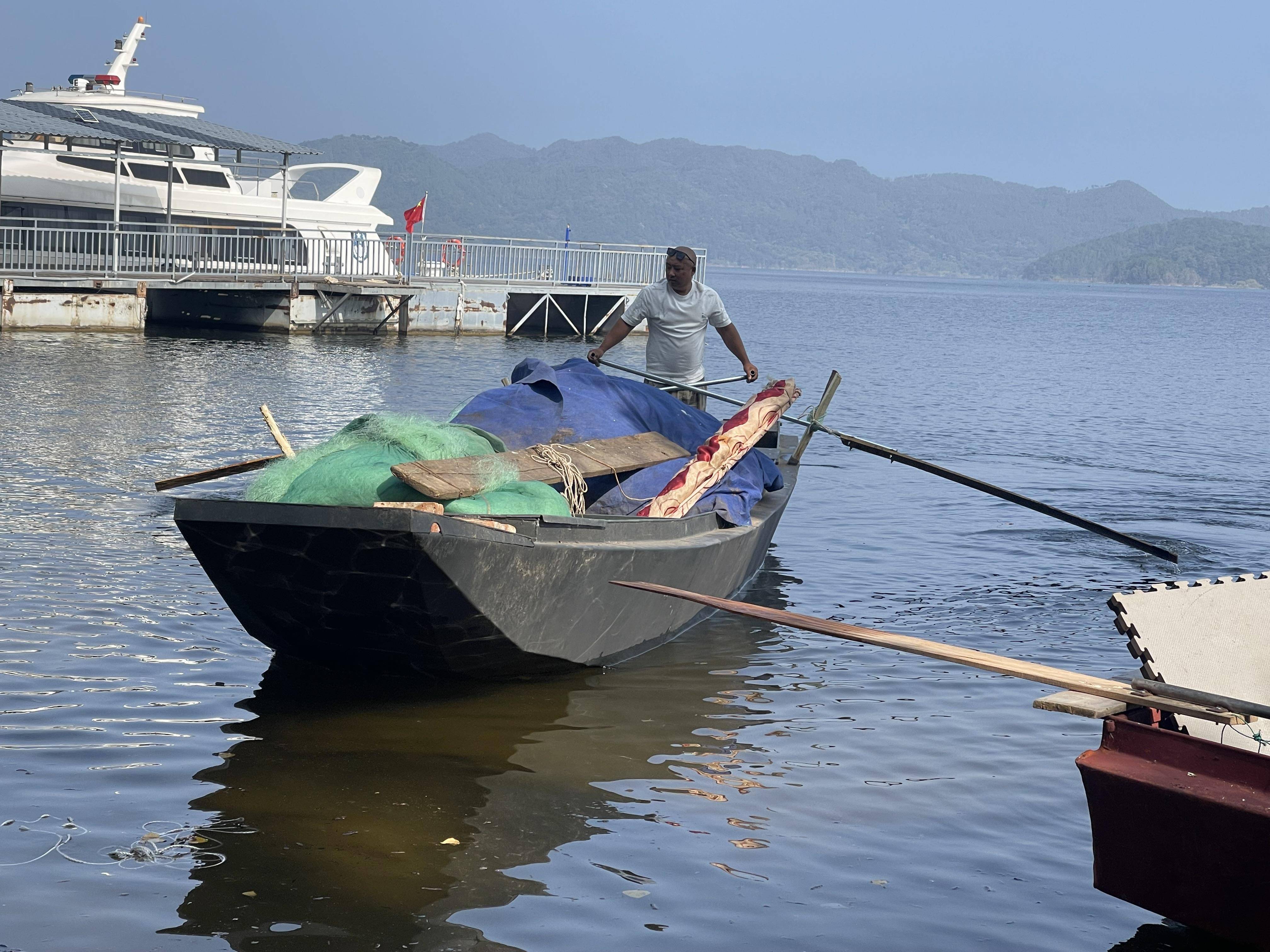密云“水库鱼”将开捞：水面变宽水深了<strong></p>
<p>交易平台</strong>，捕捞比往年上难度