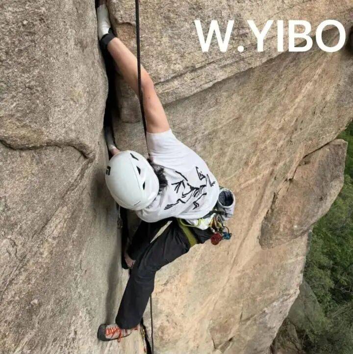 23岁知名网红在攀岩时失足坠崖<strong></p>
<p>XRP</strong>，直播间观众目睹坠亡瞬间：本已登顶但工具卡在岩壁上需原路返回