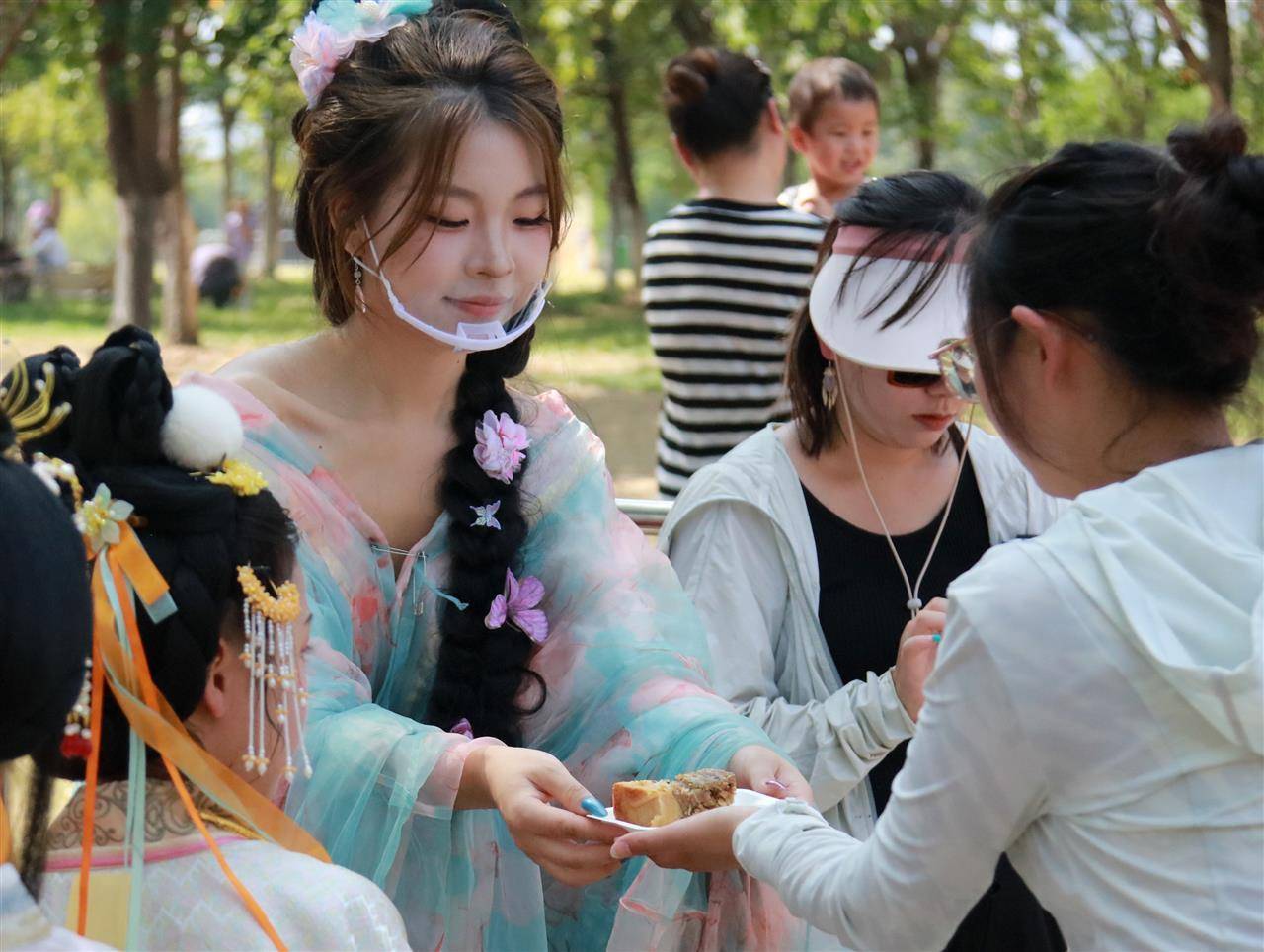 重388斤<strong></p>
<p>XRP交易平台</strong>！500人排队挑战超级大月饼