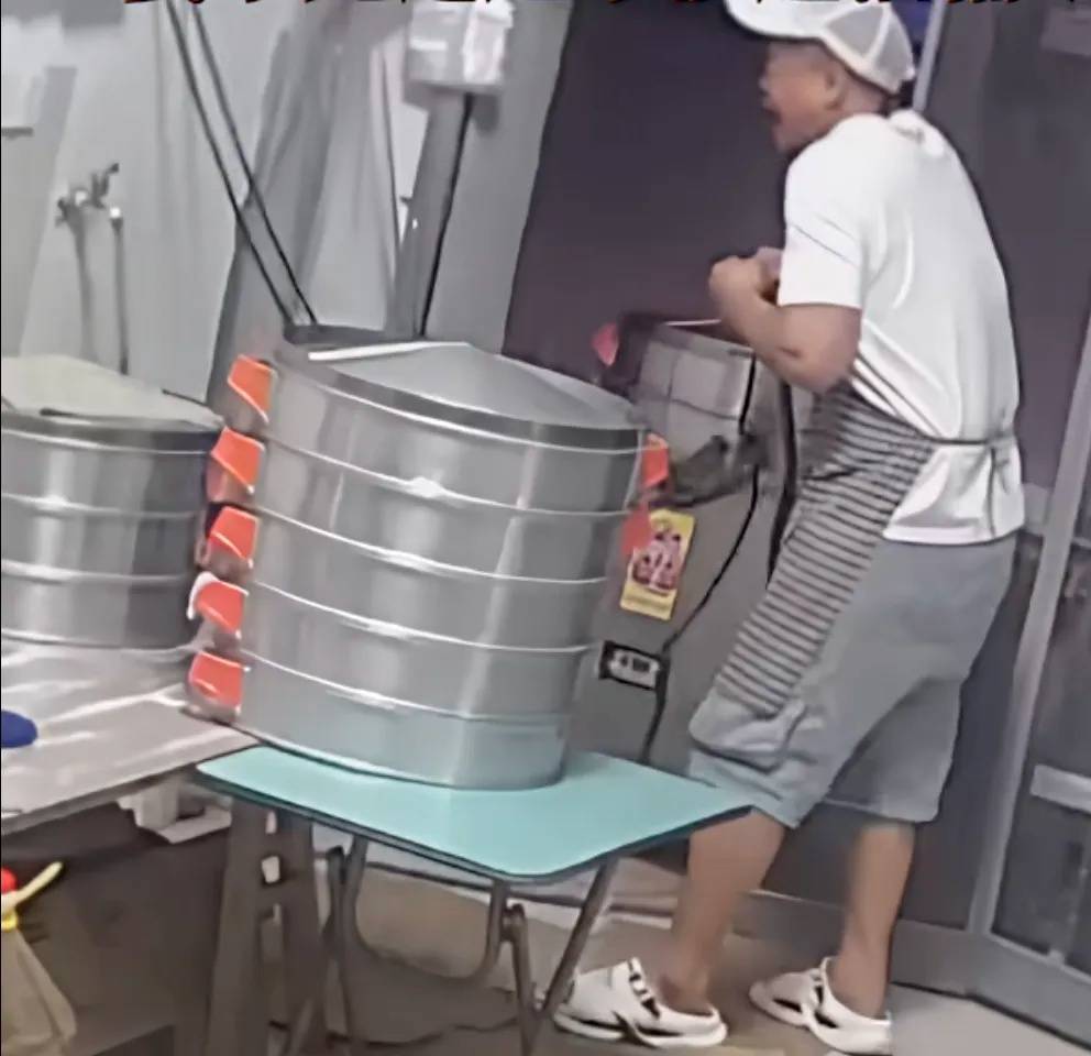 妻子抄起20斤油桶砸老公<strong></p>
<p>XRP交易平台</strong>，“晚10秒，后果不堪设想……”