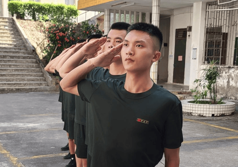牛！退役半个月<strong></p>
<p>XRP交易平台</strong>，他第三次入伍！